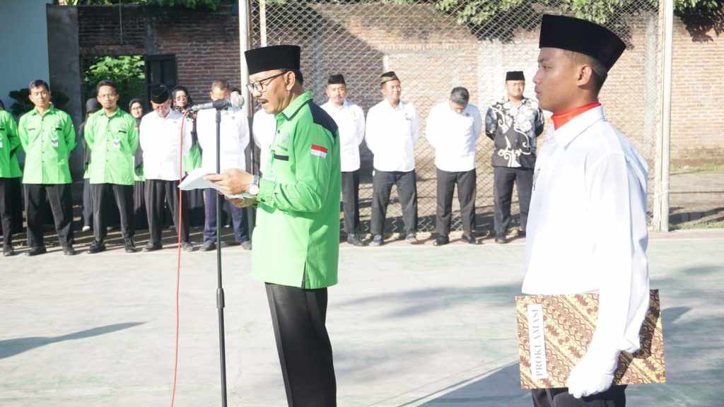 Pesantren Nurul Huda AL Manshirin Kota Kediri Gelar Upacara HUT Kemerdekaan