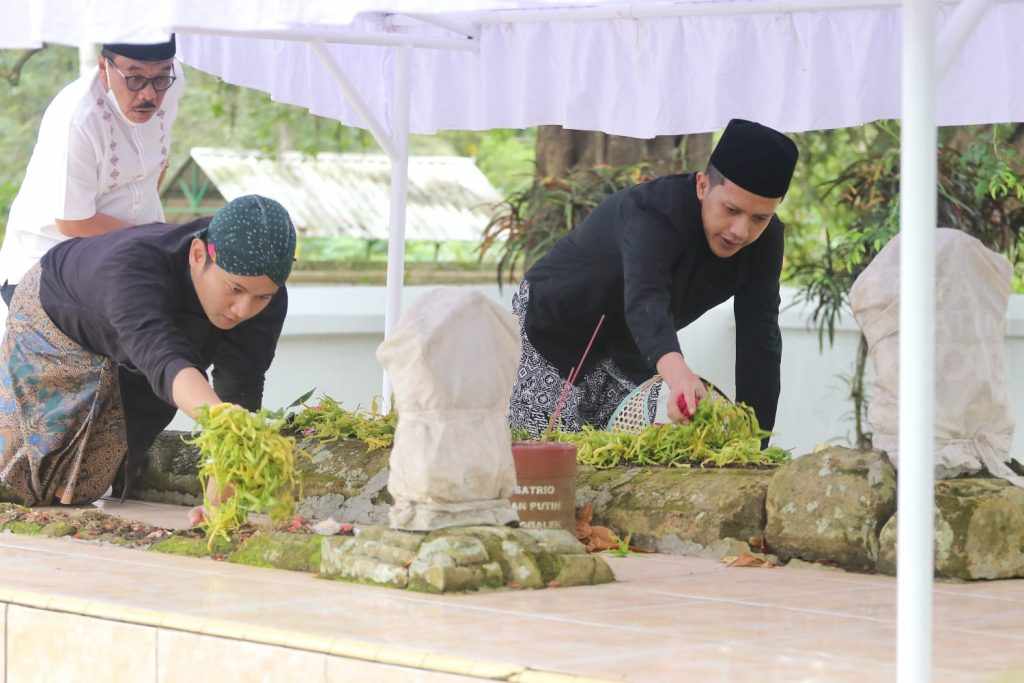 Jelang Hari Jadi ke-828, Bupati Trenggalek Ziarah ke Makam Leluhur