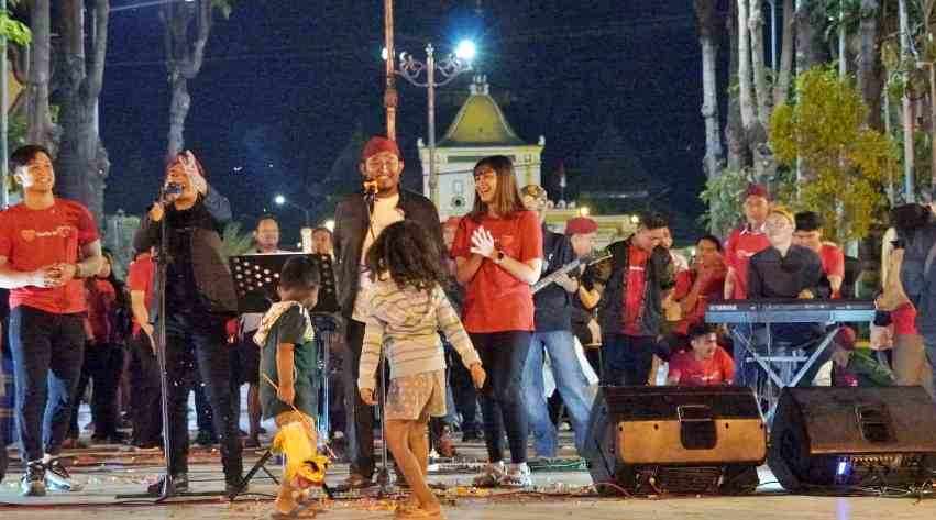 Bupati Sumenep Launching Lagu Ciptaannya di Taman Adipura