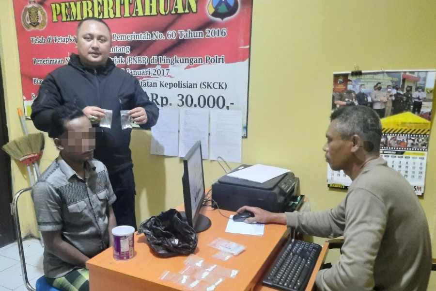 Berbekal Info dari Pemabuk, Polsek Tiris Probolinggo Tangkap Pengedar Pil Koplo