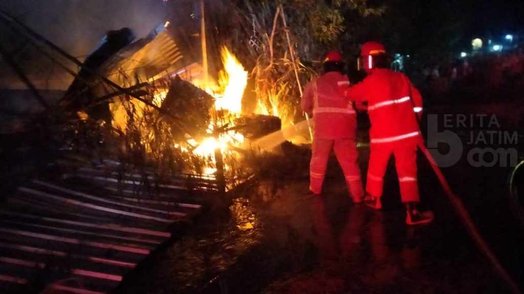 Diduga Korsleting Listrik, Toko Jual Elpiji di Jombang Terbakar