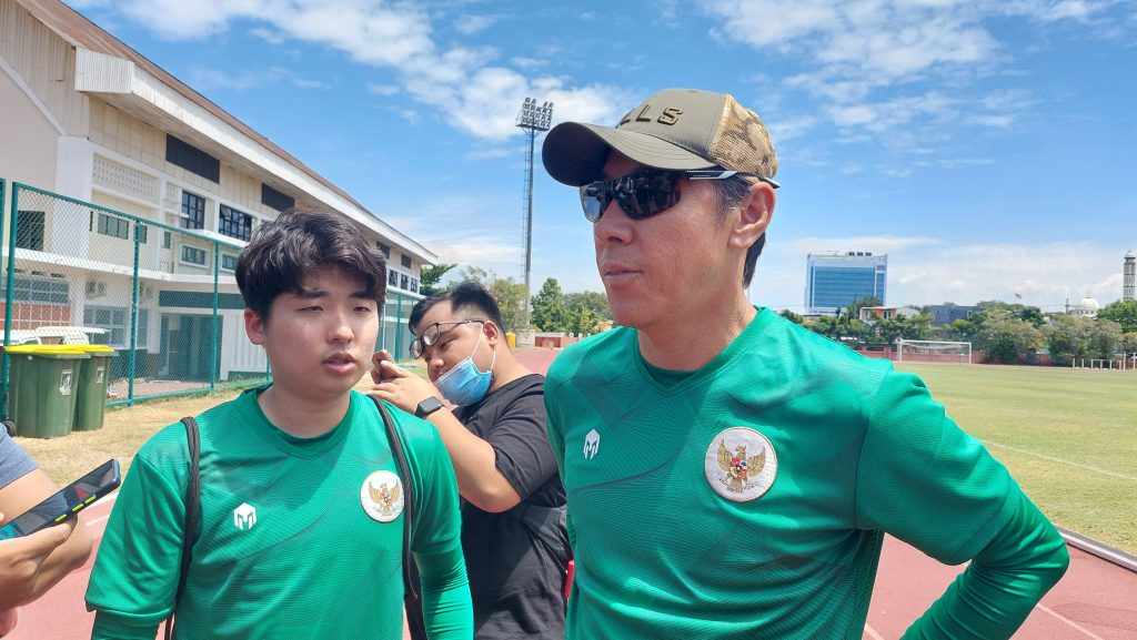 Alasan Shin Tae Yong Berlatih di Lapangan Thor Surabaya Siang Hari
