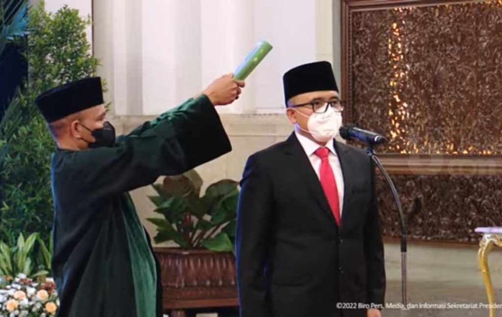 Jokowi Lantik Azwar Anas Jadi Menteri PANRB