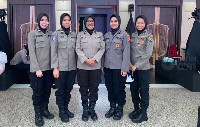Kapolri Berikan Penghargaan untuk Lima Polwan Polda Jatim
