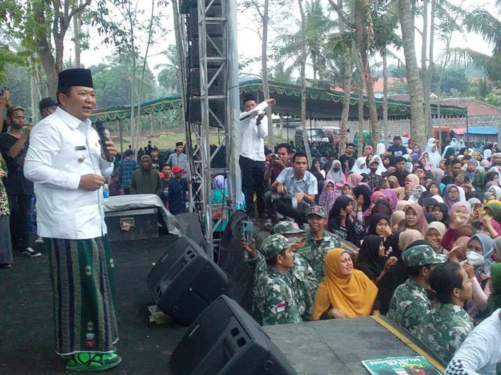 Muhaimin Nyanyi ‘Salawat Jaka Tingkir’, Bupati Jember Nyanyi ‘Khana’, Massa Teriak ‘Lagi’