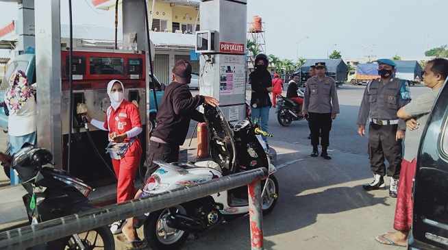 Antisipasi Penimbunan, Polres Probolinggo Siagakan Personel di SPBU