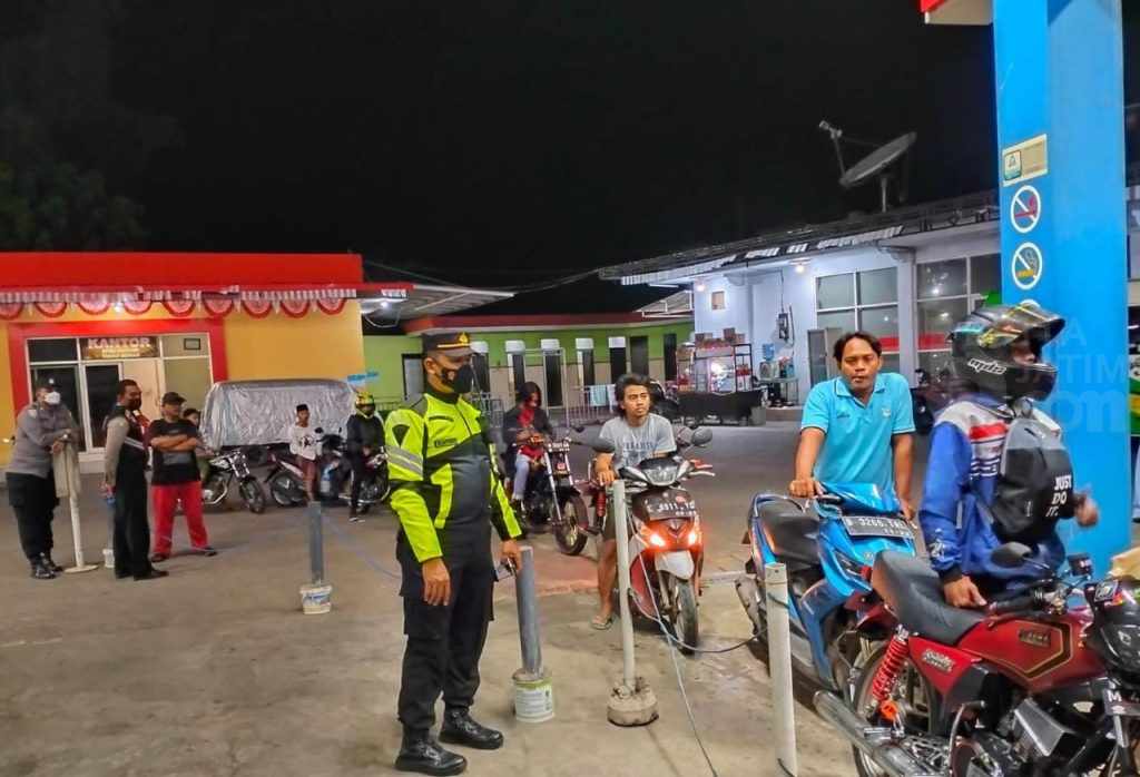 Antisipasi Kepanikan, Polisi Bangkalan Cek Ketersediaan Stok BBM