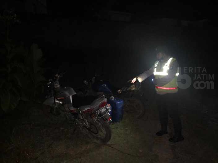 Polisi Temukan 65 Jeriken Tak Bertuan Berisi BBM Bersubsidi di Probolinggo