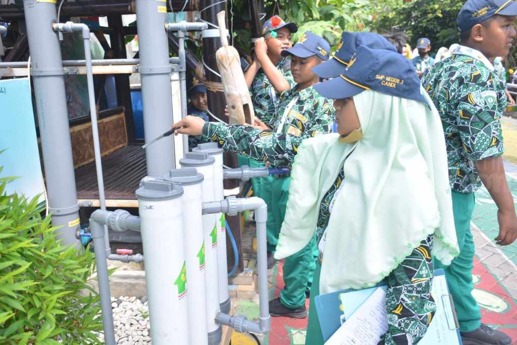 Siswa Sekolah Adiwiyata Belajar Pengelolaan Sampah dan Lingkungan di Kampung Edukasi Sampah