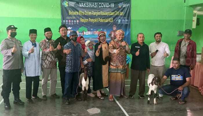 Berhadiah 2 Ekor Kambing, Vaksin Bareng Pak Nurhadi di Kediri Lampaui Target