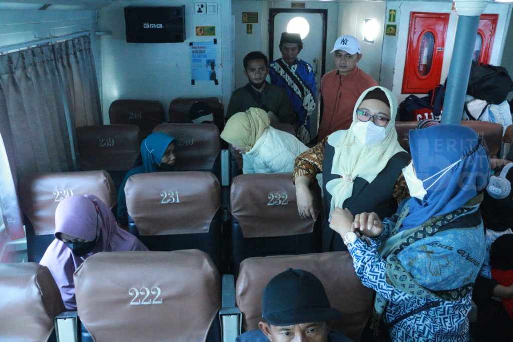 Wabup Gresik Bantu Pemulangan dan Pemakaman Jenazah Warga Saat Berlayar ke Pulau Bawean