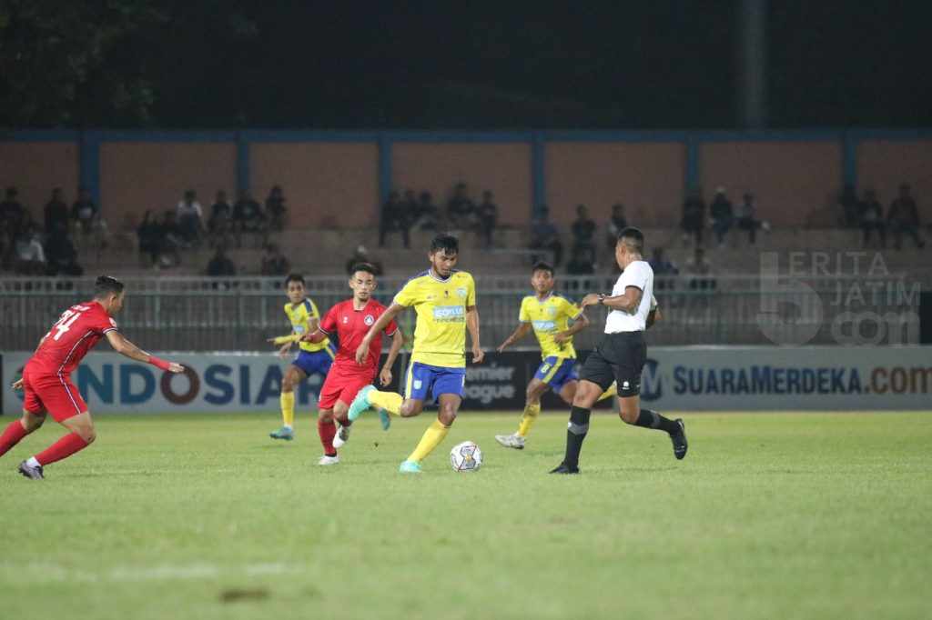 Minus Satu Pemain, Gresik United Tahan Tuan Rumah PSCS 0-0