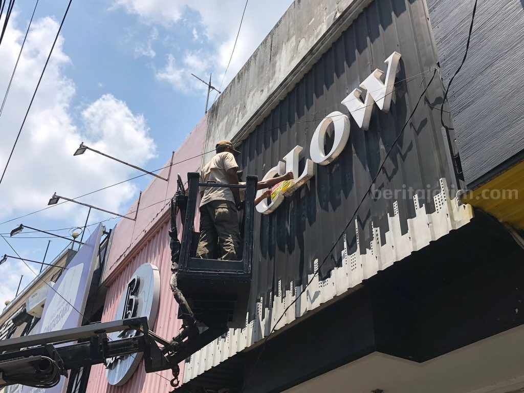 Pelanggaran Reklame, MS Glow Disegel Satpol PP Kota Malang