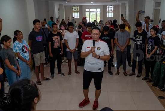 Untuk Pembinaan, Puluhan Olahragawan Muda Potensial Diserahkan ke Unesa