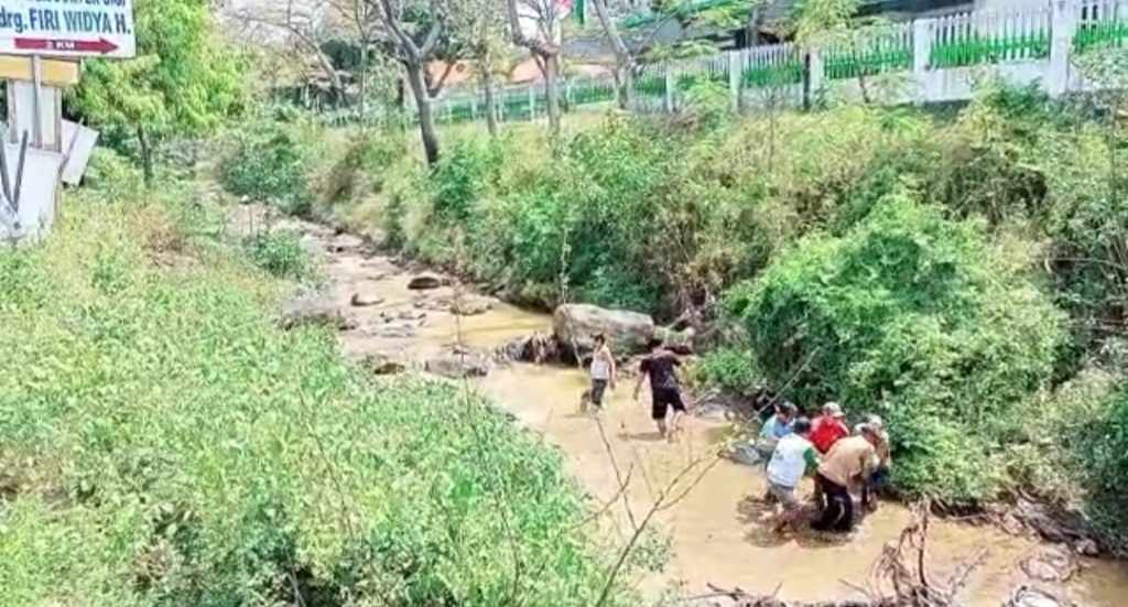 Dua Warga Kota Probolinggo Terjun ke Sungai Purwosari, Satu Meninggal