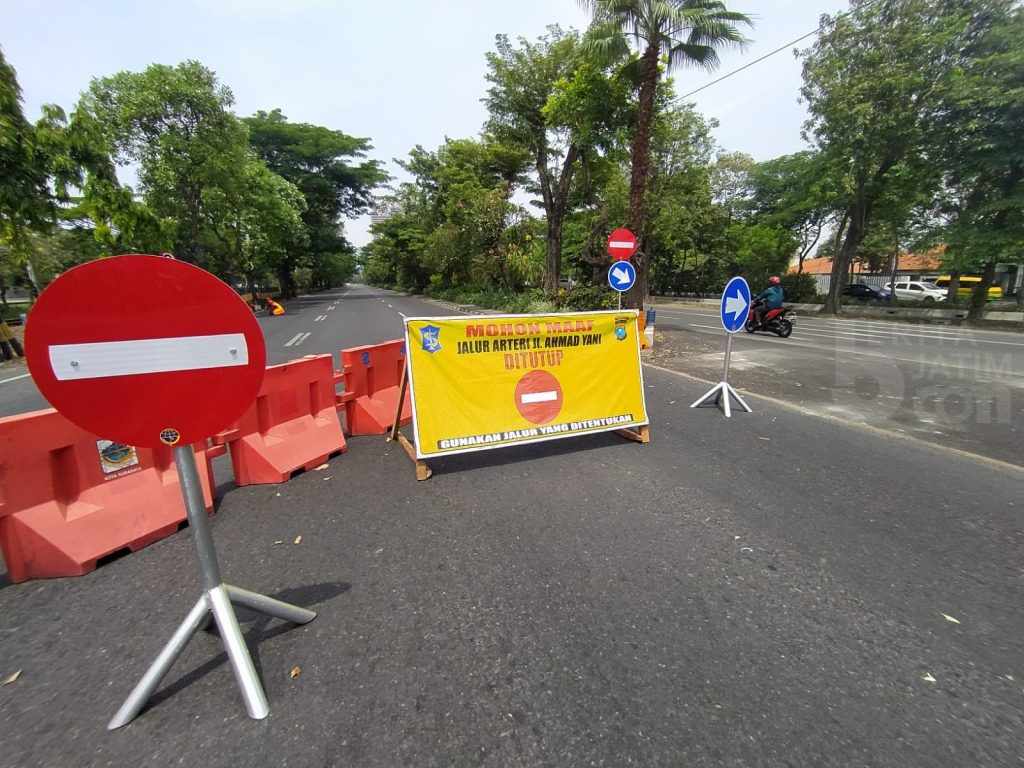 Pemasangan U-Ditch di Jalan Ahmad Yani Surabaya, Jalur Dialihkan