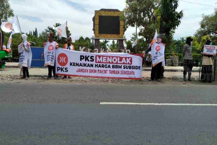 PKS Probolinggo Gelar Aksi Flash Mob Tolak Kenaikan Harga BBM Bersubsidi