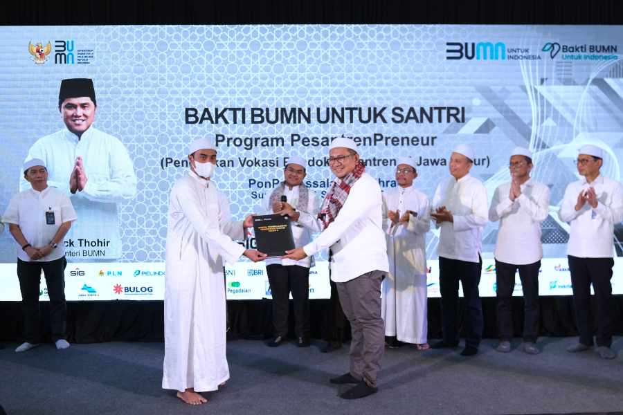 SIG Dukung Santri Kembangkan Potensi Diri Lewat Program Bakti BUMN
