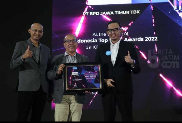 Bank Jatim Raih Indonesia Top Bank Awards 2022