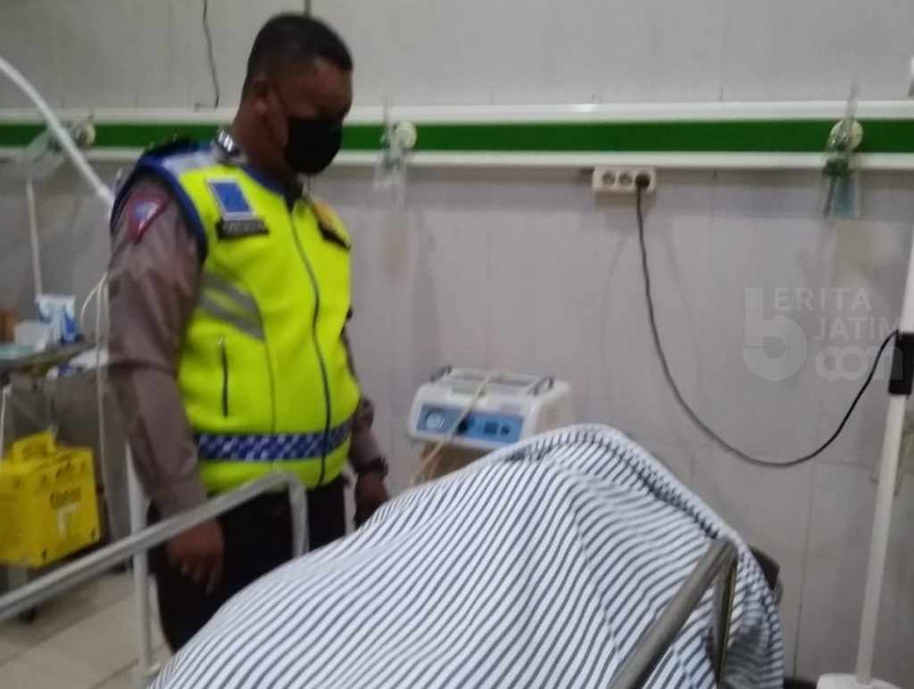 Nyalip Diantara Truk dan Angkutan Umum, Ibu-ibu di Tuban Meninggal Dunia