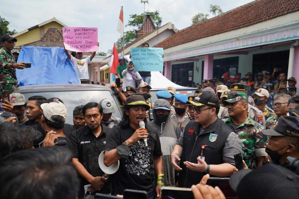Dituding Kurang Transparan dalam Anggaran, Kepala Desa di Kediri Dituntut Mundur