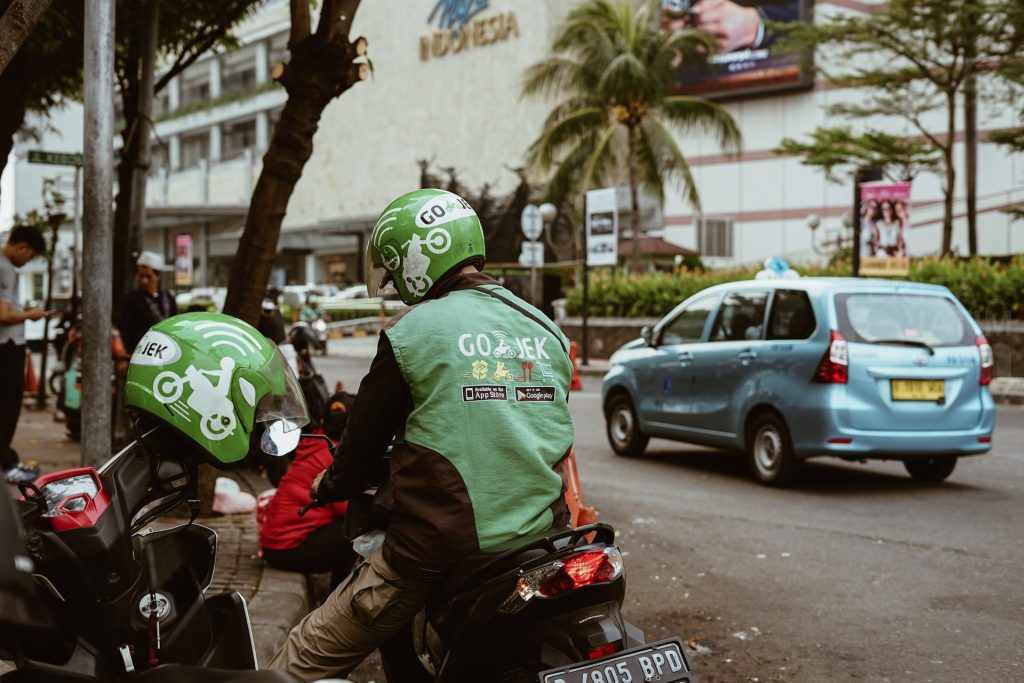 Ilustrasi ojek online (sumber foto : afif kusuma/unsplash)