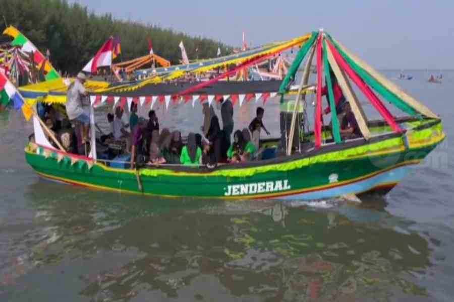 Keluhkan Harga Solar, Nelayan Probolinggo Berencana Jual Perahu untuk Makan