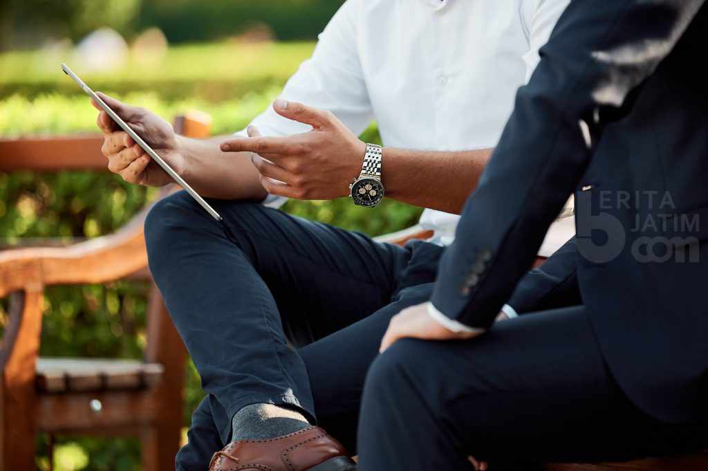 Langkah Awal yang Perlu Diperhatikan saat Memulai Bisnis dengan Teman Ilustrasi bisnis bersama teman. (Sumber foto : unsplash)