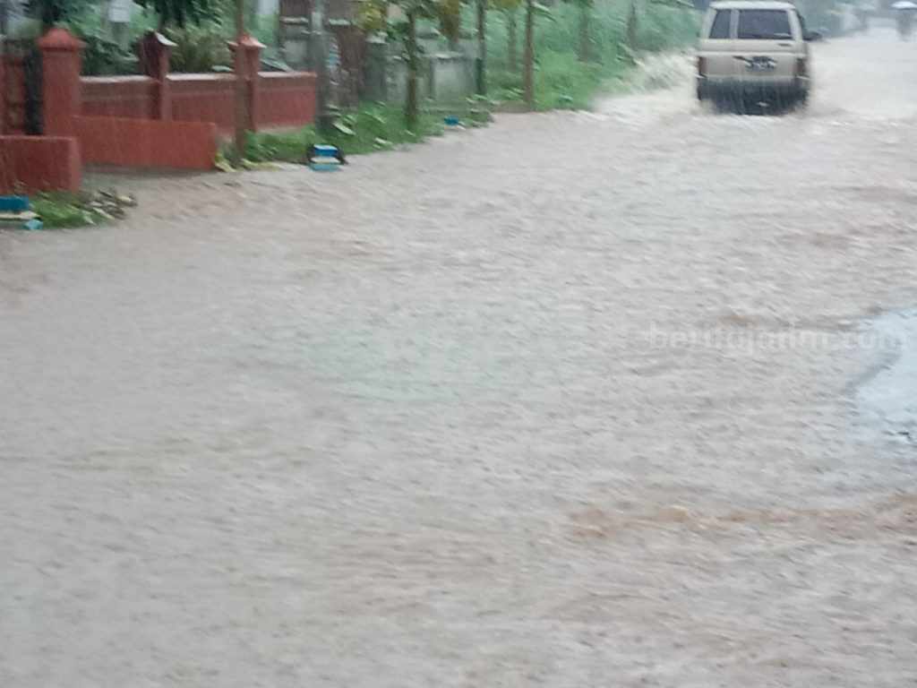 Banjir Malang Selatan, Jalan Berubah Layaknya Sungai
