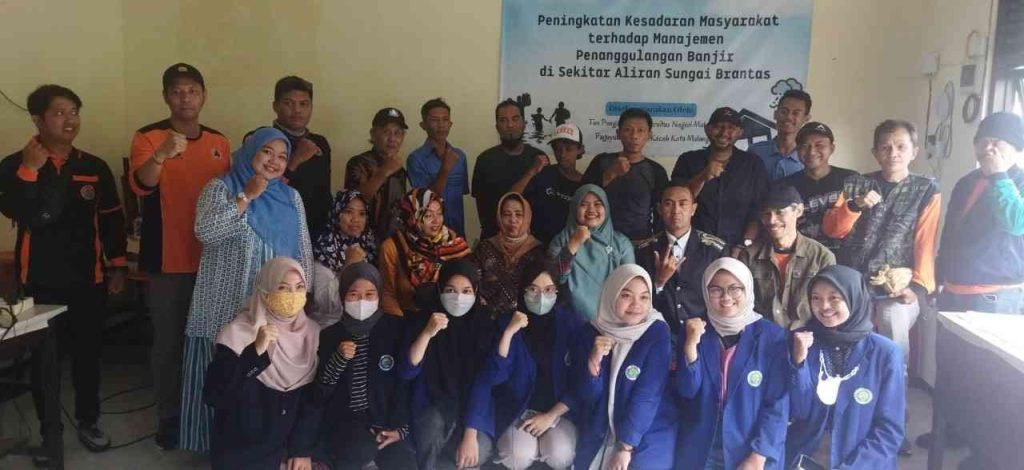 Tim Pengabdian UM Ajarkan Warga di DAS Brantas Tanggulangi Banjir