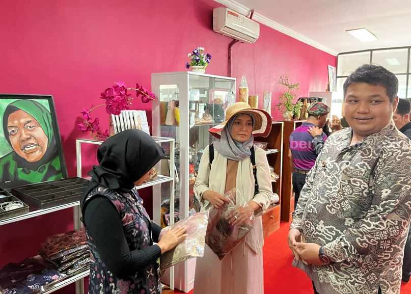 DPD PDIP Jambi Kunjungi Dolly Surabaya, Belajar Pengembangan UMKM