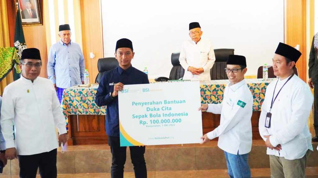 BSI Maslahat dan Lazisnu Beri Bantuan Korban Tragedi Kanjuruhan