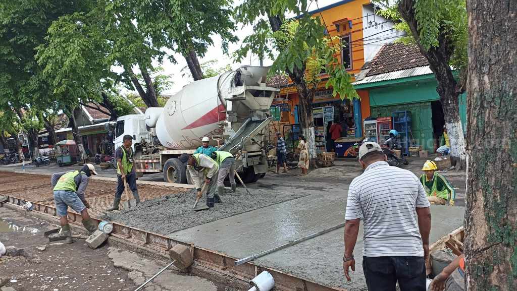 Perbaikan Jalan di Depan Pasar Bangil Pasuruan Terlambat, Maksimal Akhir November Selesai
