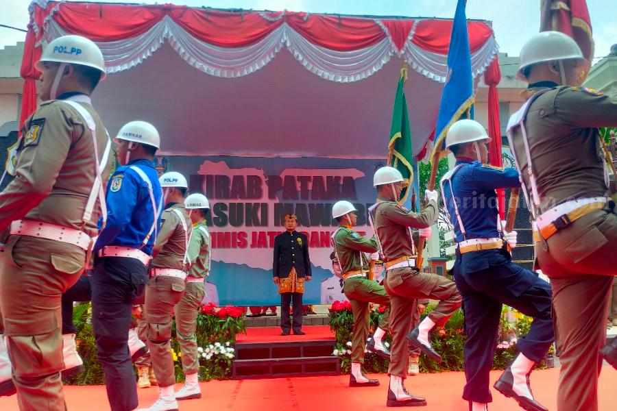 Tim Kirab Pataka ‘Jer Basuki Mawa Beja Optimis Jatim Bangkit’ Tiba di Lamongan