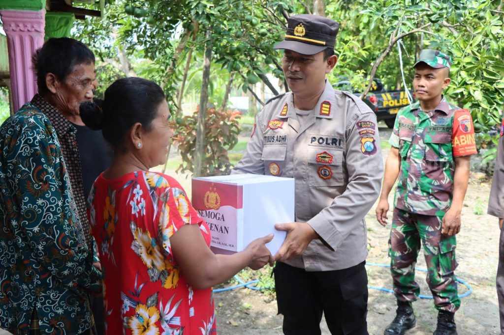 Korban Pencurian Modus Bansos Terima Bantuan Sembako dari Polres Ngawi