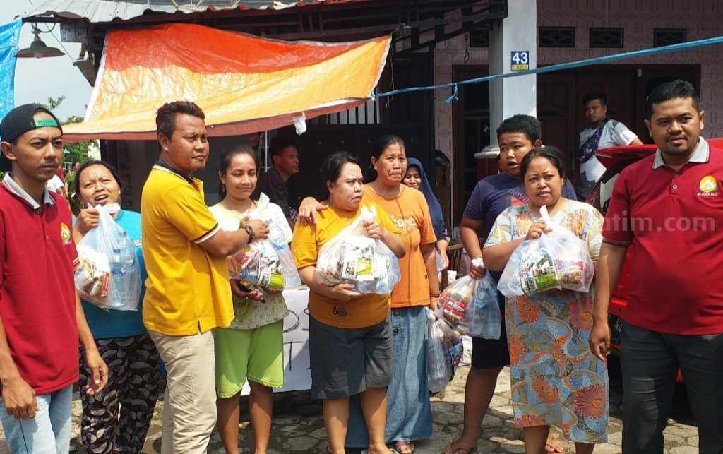 Prihatin Musibah Puting Beliung, PT Omah Berkah Karya Bagi-bagi Sembako