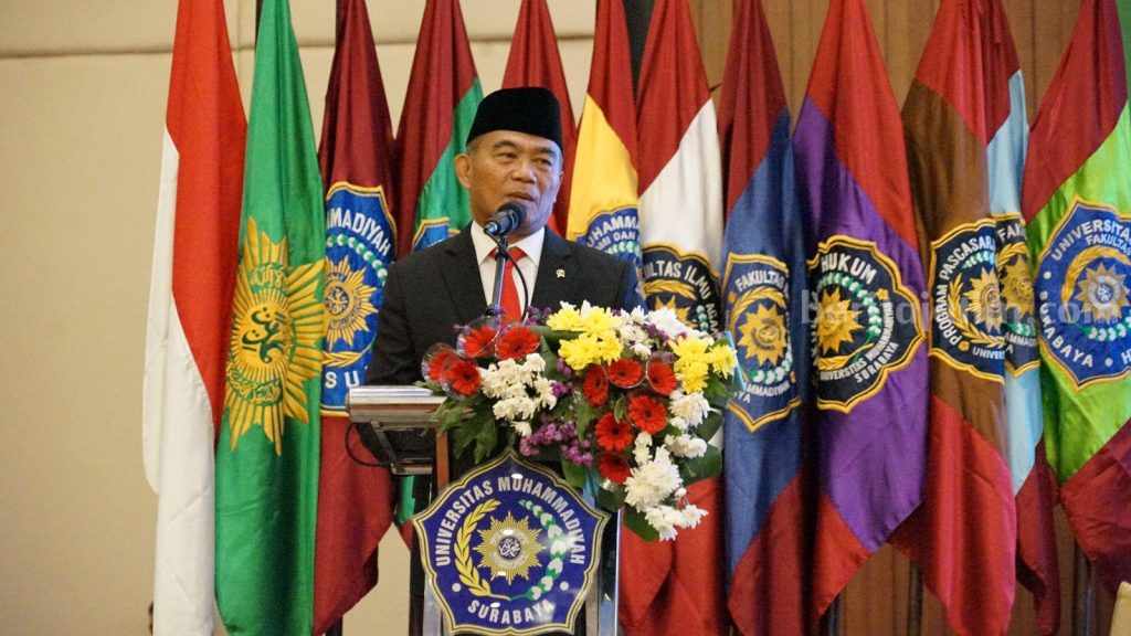 Di Wisuda ke-48 UM Surabaya, Menko PMK Tekankan Revolusi Mental