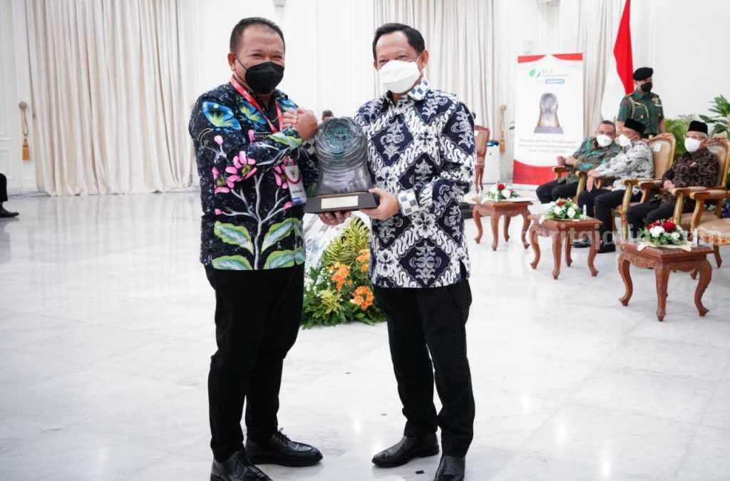 Bupati Jember Borong Penghargaan Ketenagakerjaan dan Pembangunan Desa