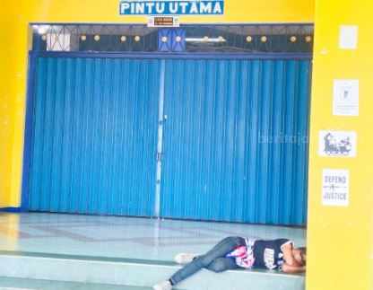 Trauma 3 Temannya Meninggal, Aremania Probolinggo Enggan Tinggalkan Stadion Kanjuruhan