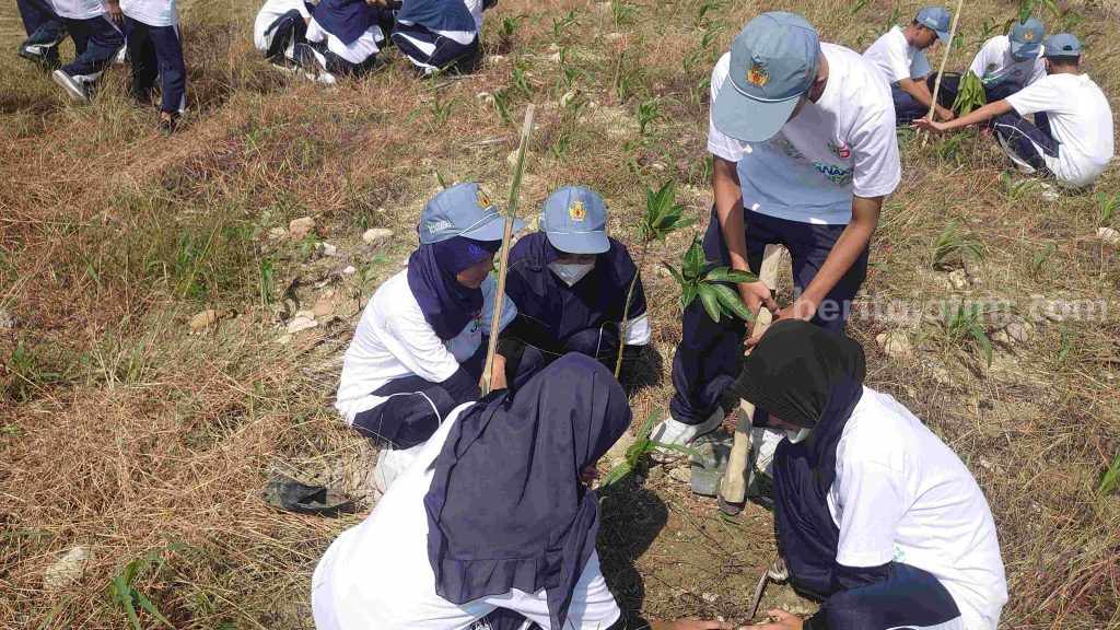 Pertamina EP Sukowati Field Tanam Seribu Tanaman Buah di Sekitar Waduk Gongseng