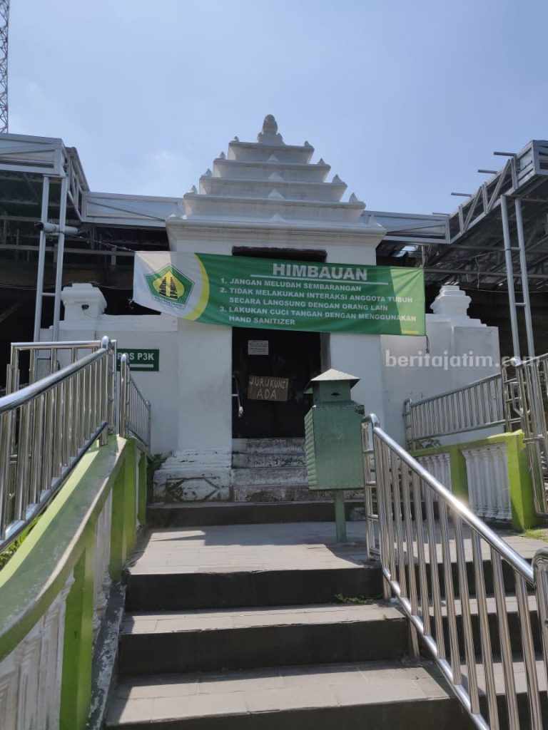 Rusak, Gapura Makam Sunan Giri Dipugar