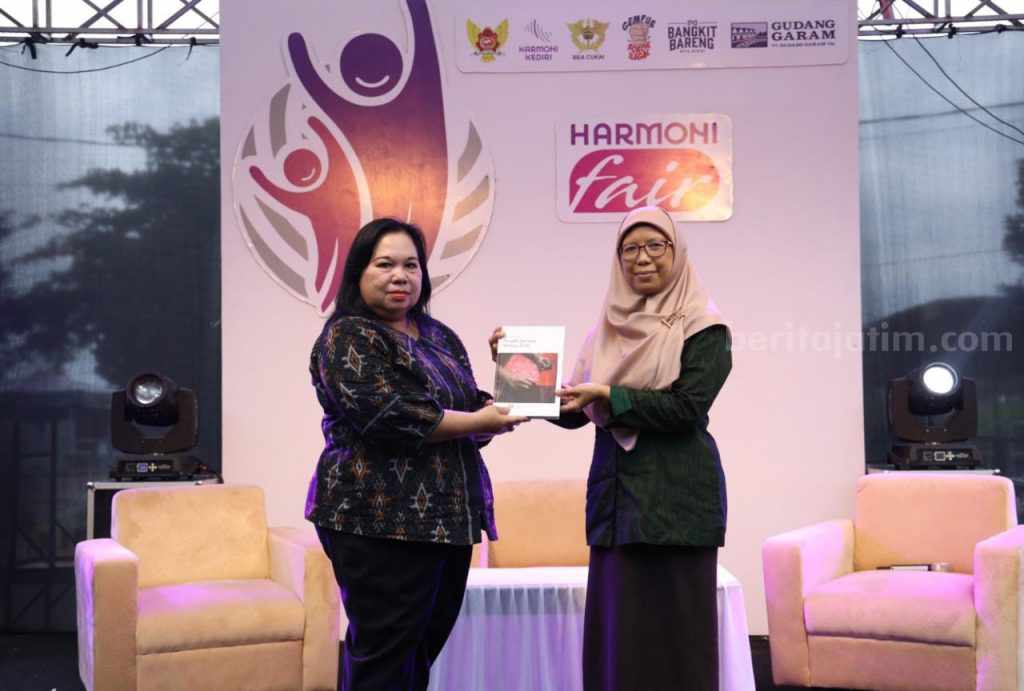 Filosofi Dibalik Tenun Ikat, Pemkot Kediri dan Dekranasda Luncurkan Sebuah Buku