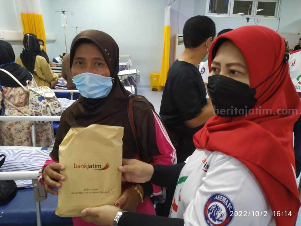 Bank Jatim Berikan Santunan Untuk Korban Tragedi Stadion Kanjuruhan