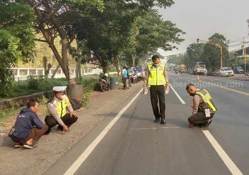 Tabrak Truk di Pasuruan, Pemotor asal Sidoarjo Tewas