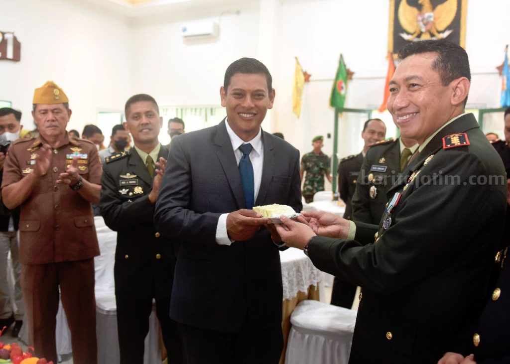 Wali Kota Kediri Ikuti Upacara HUT TNI ke-77