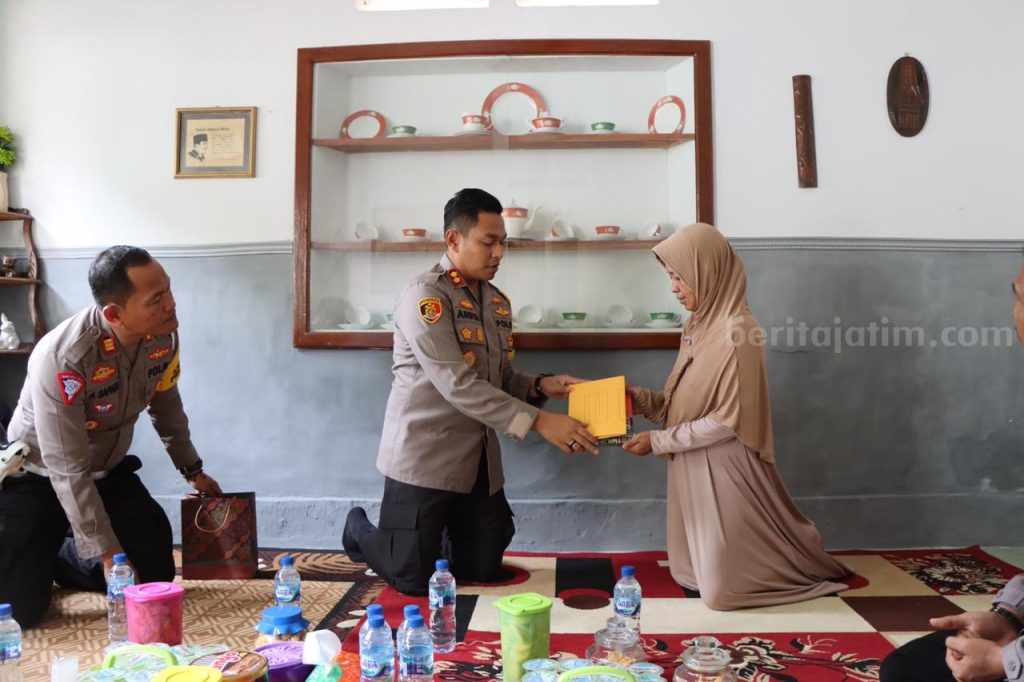 Polres Probolinggo Beri Santunan ke Tiga Keluarga Korban Tragedi Kanjuruhan