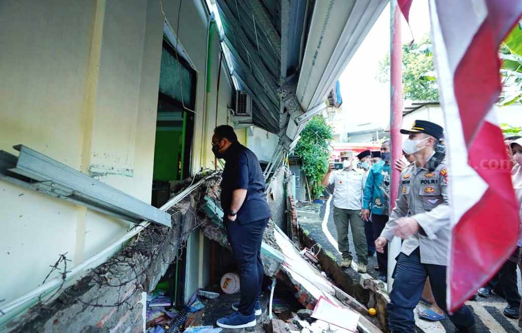 3 Siswa MTsN Meninggal Akibat Tembok Roboh Diterjang Banjir, Menag Pastikan Segera Renovasi