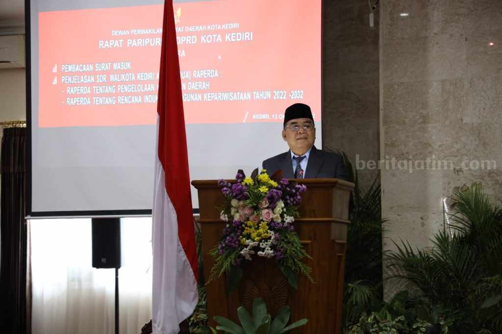 Hadiri Rapat Paripurna DPRD Kota Kediri, Sekda Bacakan Pengajuan 2 Raperda