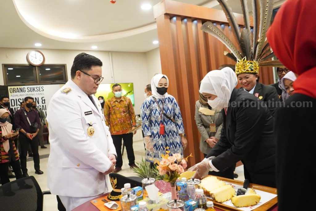 Gubernur Jatim Unggulkan Nanas Pasir Kelud, Mas Dhito Siap Kembangkan Kawasan Budidaya