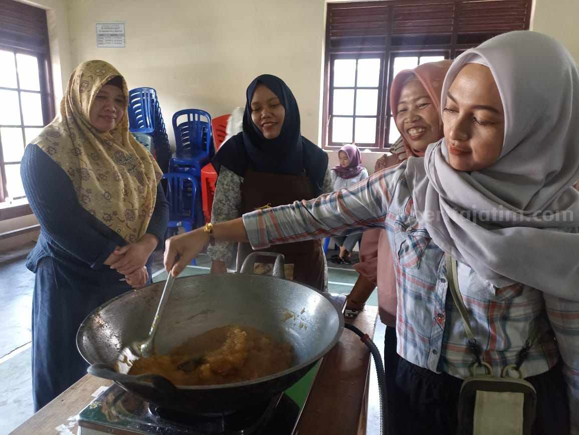 Mengembangkan Jaringan Distribusi: Pelatihan Diversifikasi Produk Olahan dalam Pertanian dan Peternakan